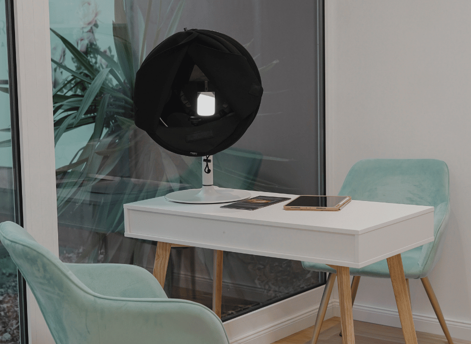 Modernes Observ-Gerät zur Hautanalyse in einem Studio in Bedburg